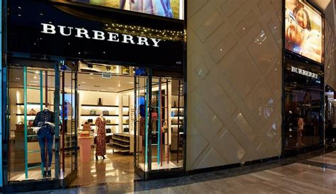 burberry store in mumbai